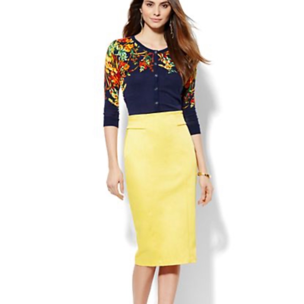 High waisted pencil skirt